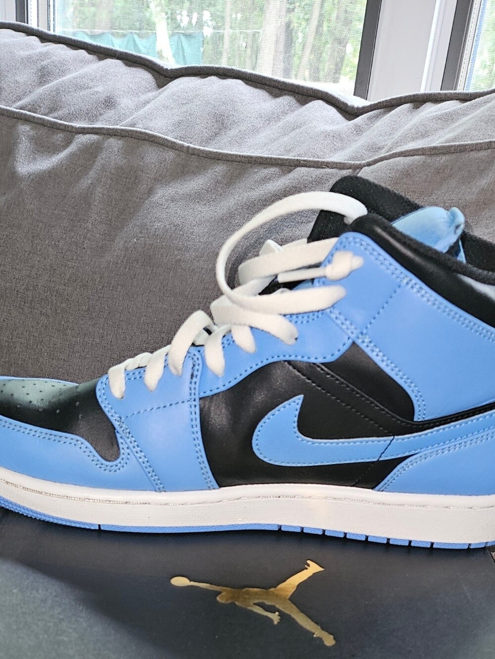 AIR JORDANS 1 MID
